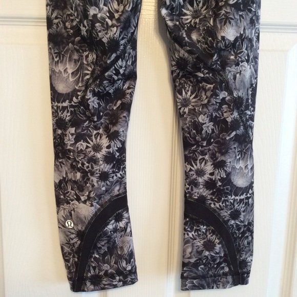 Lululemon run inspire II cropped b&w floral athletic exercise leggings size 4 - Picture 8 of 11